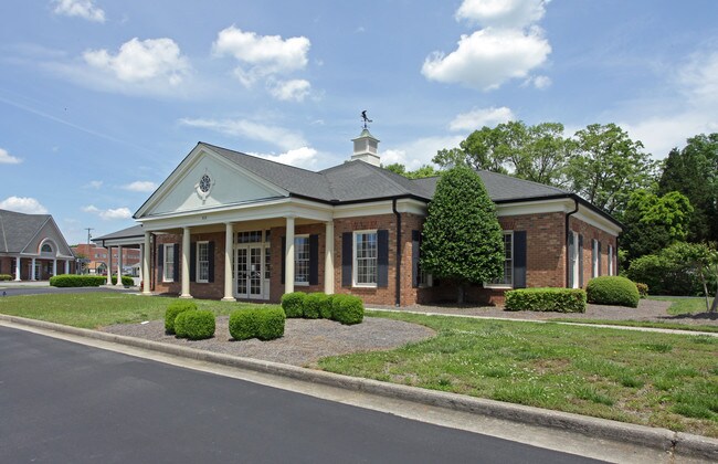 Plus de détails pour 818 N Church St N, Concord, NC - Commerce de détail à vendre