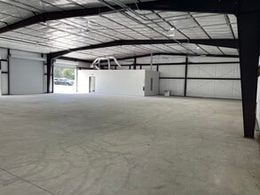 121 CR 423, Spicewood, TX for lease Interior Photo- Image 2 of 10