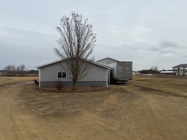 450 Industrial Dr, Mondovi, WI à vendre - Photo du bâtiment - Image 2 de 5
