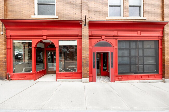 Plus de détails pour 42 Railroad St, Great Barrington, MA - Commerce de détail à louer