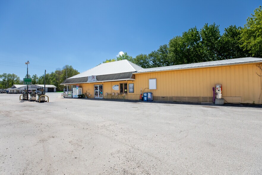 8995 S US Highway 35, Monterey, IN à vendre - Photo du bâtiment - Image 2 de 31