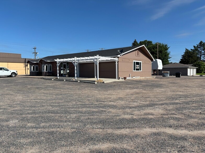 140 E 12th St, Imperial, NE à vendre - Photo du bâtiment - Image 2 de 40