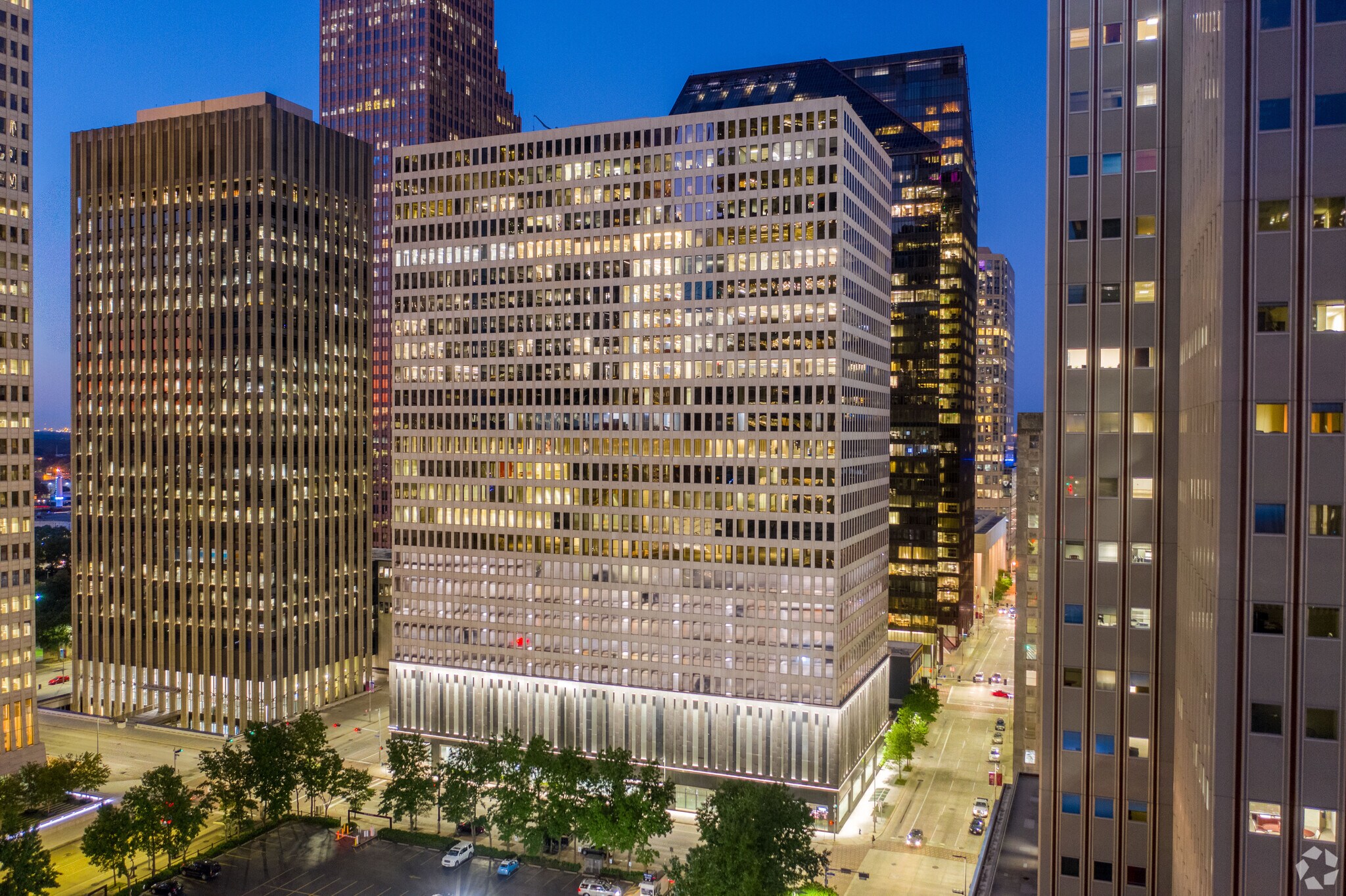 811 Louisiana St, Houston, TX à louer Photo du bâtiment- Image 1 de 8