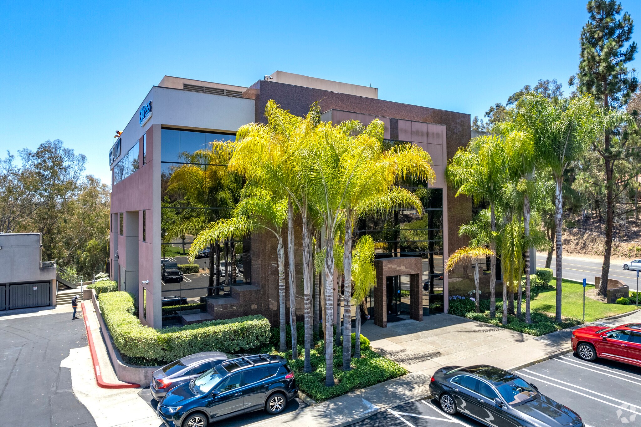 1800 Thibodo Rd, Vista, CA à louer Photo principale- Image 1 de 13