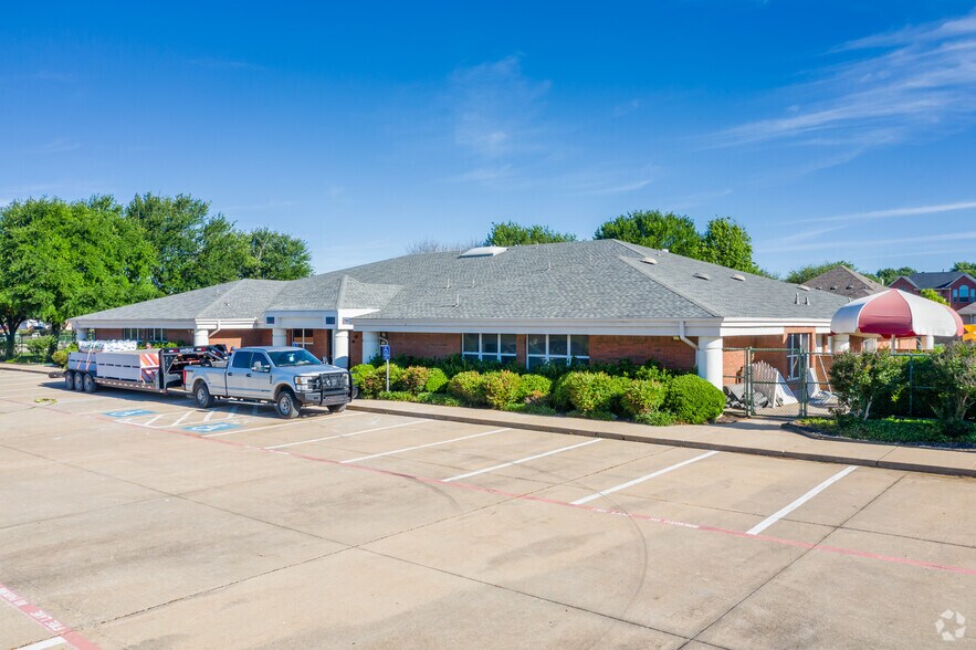 210 N Alma Rd, Allen, TX à louer - Photo du bâtiment - Image 2 de 4
