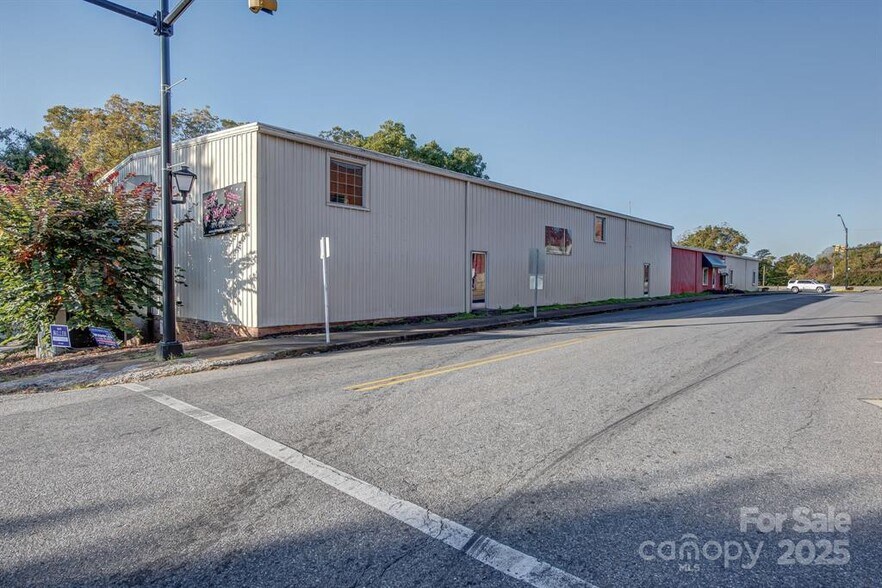 301 S Battleground Ave, Kings Mountain, NC à vendre - Photo du bâtiment - Image 3 de 8
