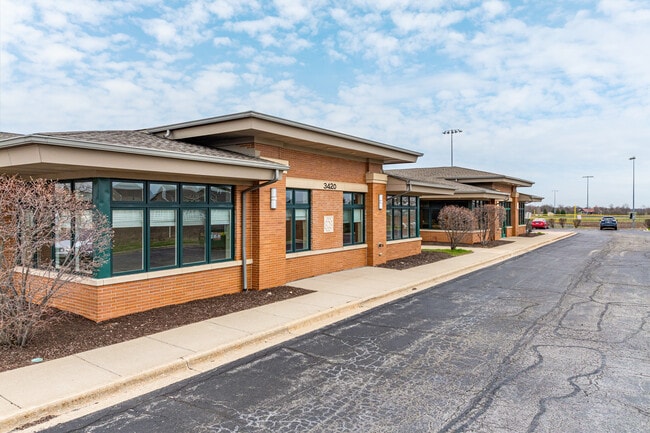 Plus de détails pour 3420 Lacrosse Ln, Naperville, IL - Coworking à louer