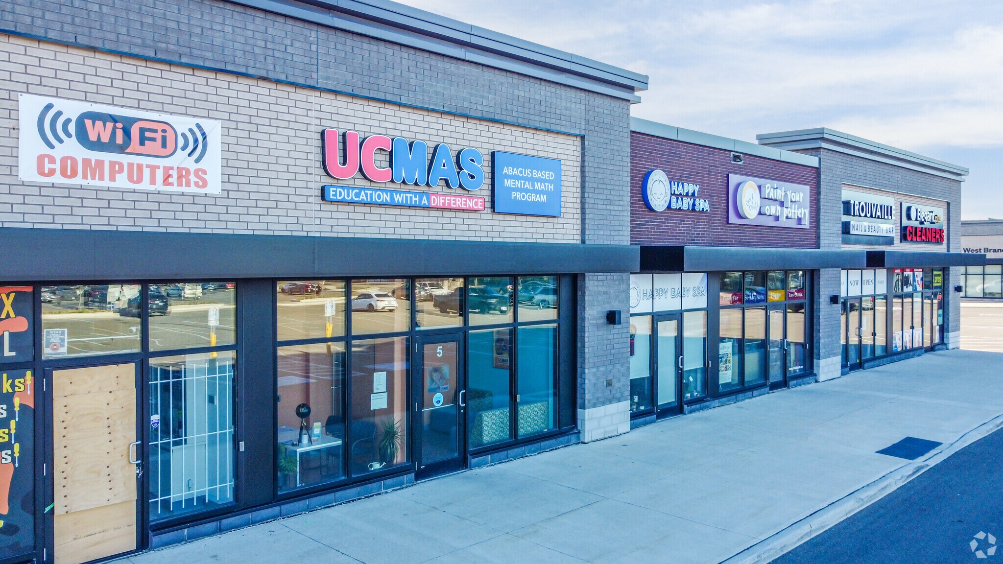 8325 Financial Dr, Brampton, ON à vendre Photo principale- Image 1 de 1