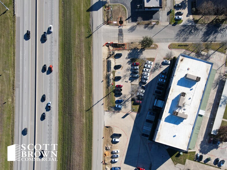 4401 N Interstate 35, Denton, TX à louer - Photo du bâtiment - Image 3 de 11