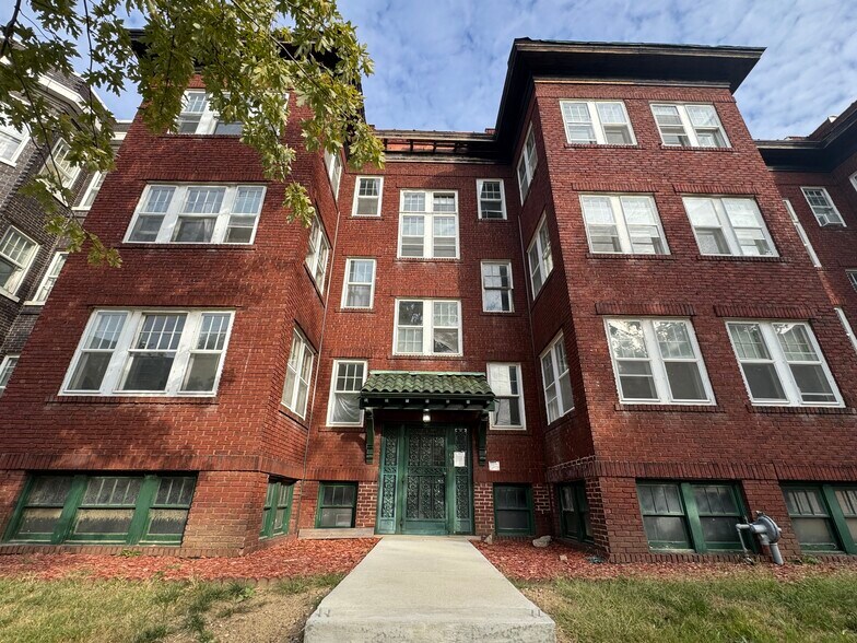 27-unit Springfield Opportunity portefeuille de 3 propriétés à vendre sur LoopNet.ca - Photo du bâtiment - Image 3 de 14