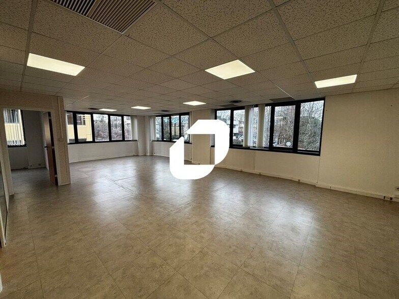 Office in SAINT-DIDIER-AU-MONT-D'OR for lease - Interior Photo - Image 3 of 12