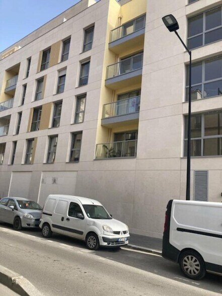 Commerce de détail dans Aubervilliers à louer - Photo du bâtiment - Image 2 de 9