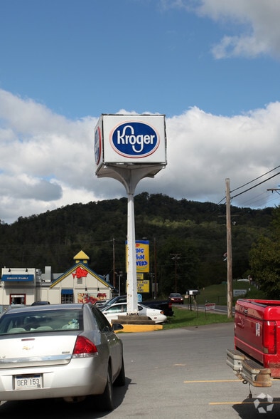 1125-1129 State St, Gassaway, WV for lease - Building Photo - Image 3 of 3