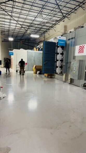 6881 Kingspointe Pky, Orlando, FL à louer - Photo du bâtiment - Image 3 de 18