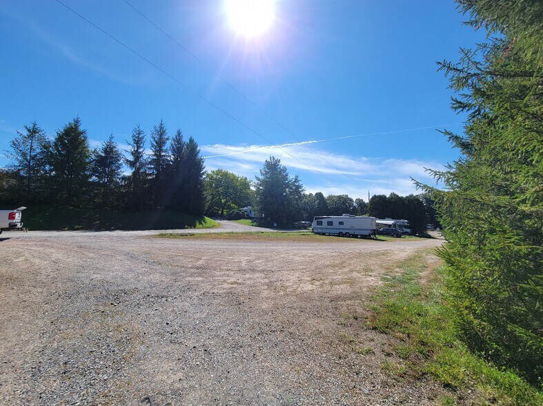 414 Milroy Grose, Lansing, WV à vendre - Photo du bâtiment - Image 3 de 65