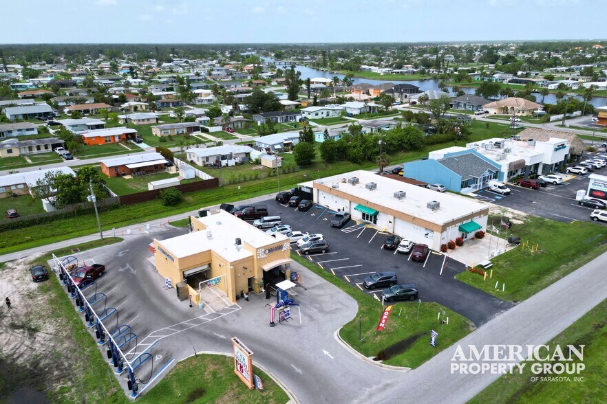 14164 Tamiami Trl, North Port, FL à vendre - Photo du bâtiment - Image 3 de 11