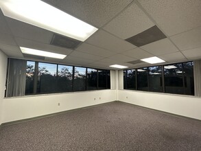 300 Lock Rd, Deerfield Beach, FL for lease Interior Photo- Image 2 of 4