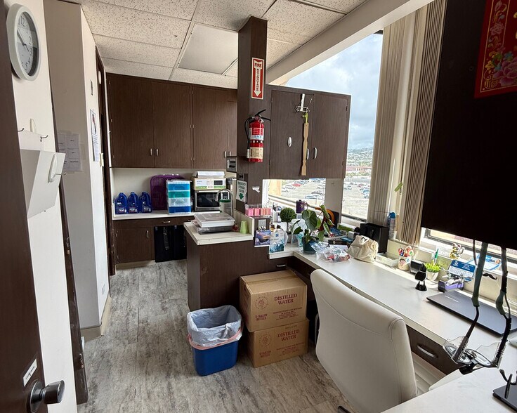 4211 Waialae Ave, Honolulu, HI à louer - Photo du bâtiment - Image 3 de 7