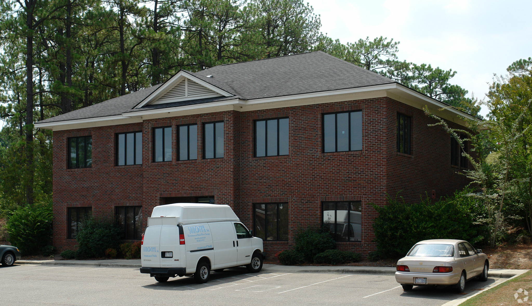 2014 Litho Pl, Fayetteville, NC for lease Primary Photo- Image 1 of 3