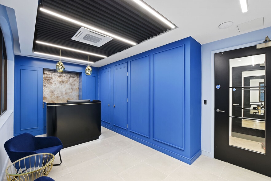 4 Breams, London for lease - Interior Photo - Image 3 of 30