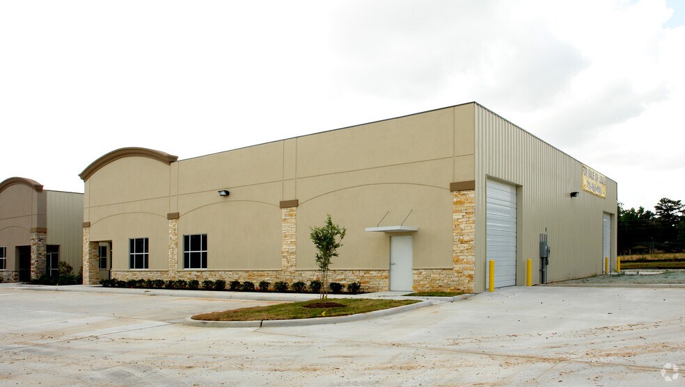 27610 Commerce Oaks Dr, The Woodlands, TX à louer - Photo du bâtiment - Image 2 de 6