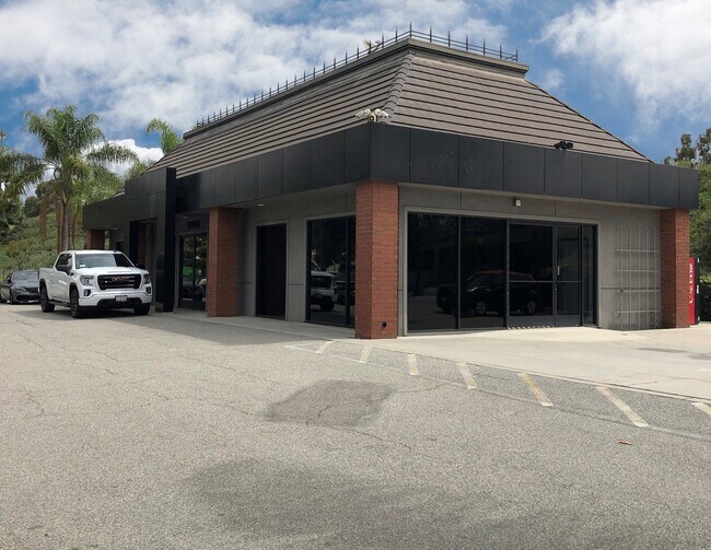Plus de détails pour 18120 Studebaker Rd, Cerritos, CA - Commerce de détail à vendre