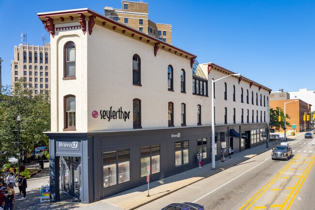 More details for 40 Monroe Center St NW, Grand Rapids, MI - Retail for Lease