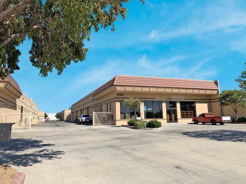 42662 10th St, Lancaster, CA à vendre - Photo principale - Image 1 de 3