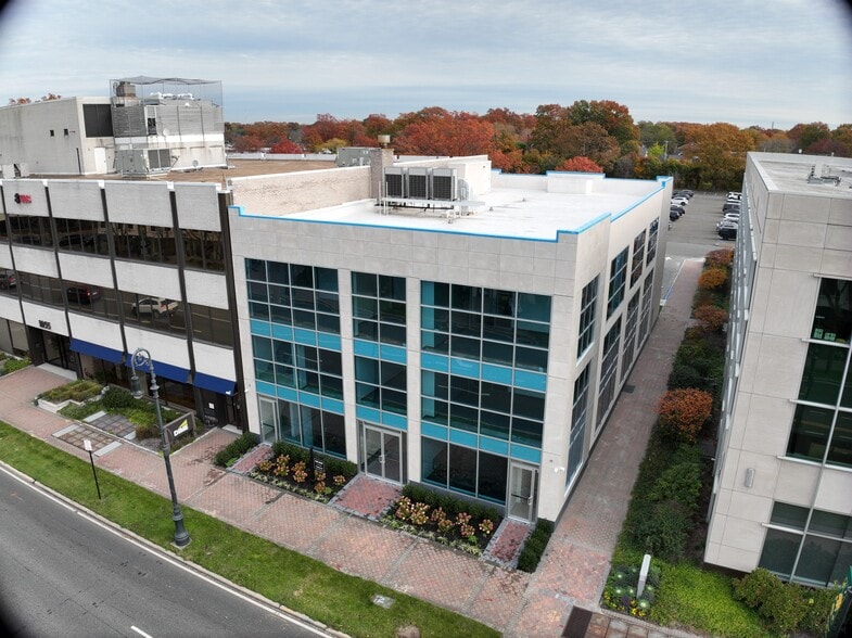 1051 Franklin Ave, Garden City, NY à louer - Matterport Community - Image 2 de 27