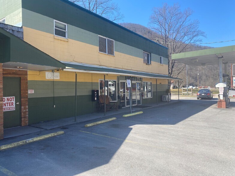 37620 Coal River Rd, Whitesville, WV à louer - Photo du bâtiment - Image 1 de 9
