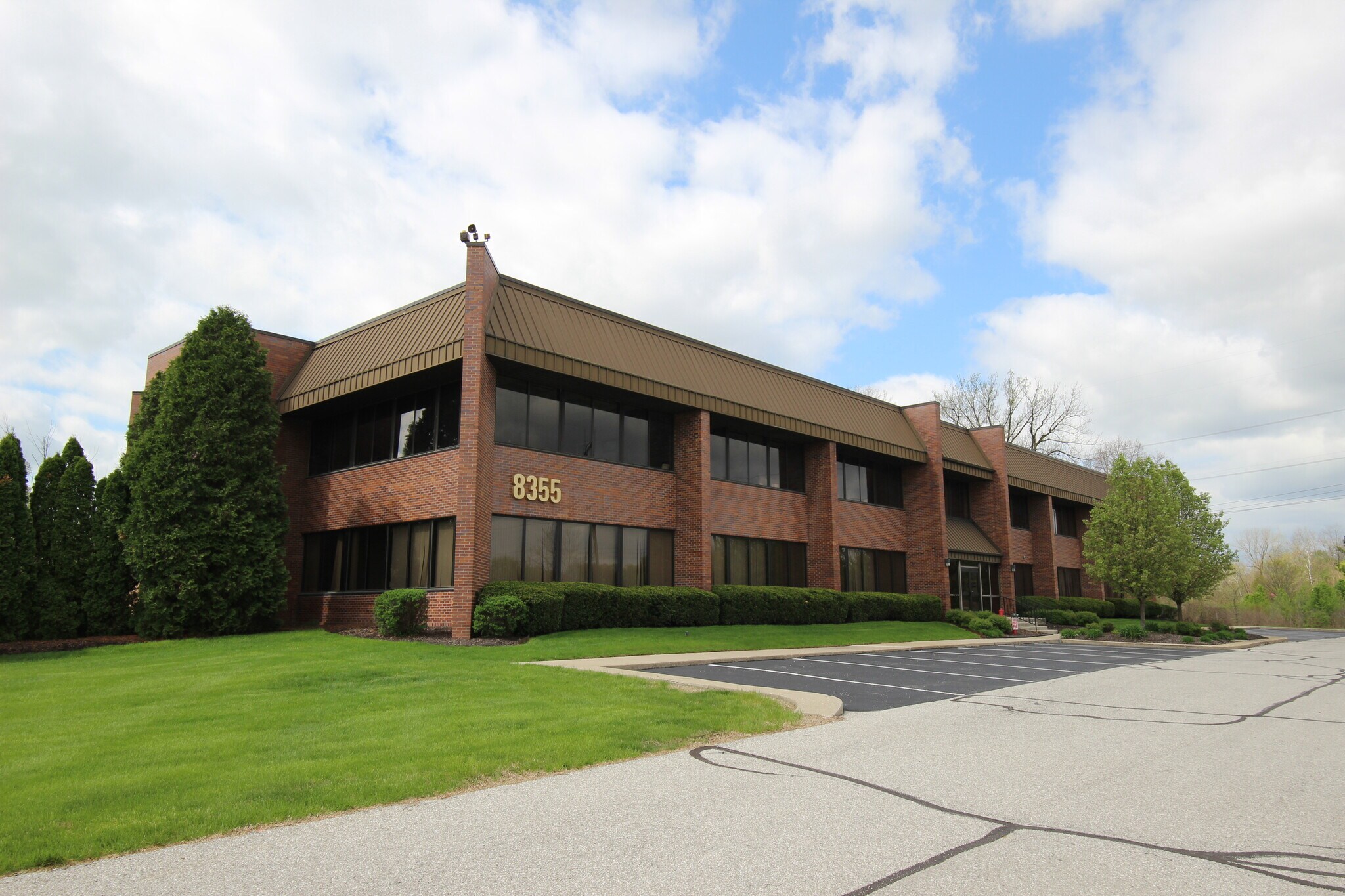 8355 Rockville Rd, Indianapolis, IN à louer Photo du bâtiment- Image 1 de 7