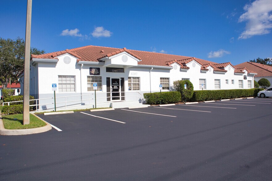 8391-8397 W Oakland Park Blvd, Sunrise, FL à louer - Photo du bâtiment - Image 2 de 8