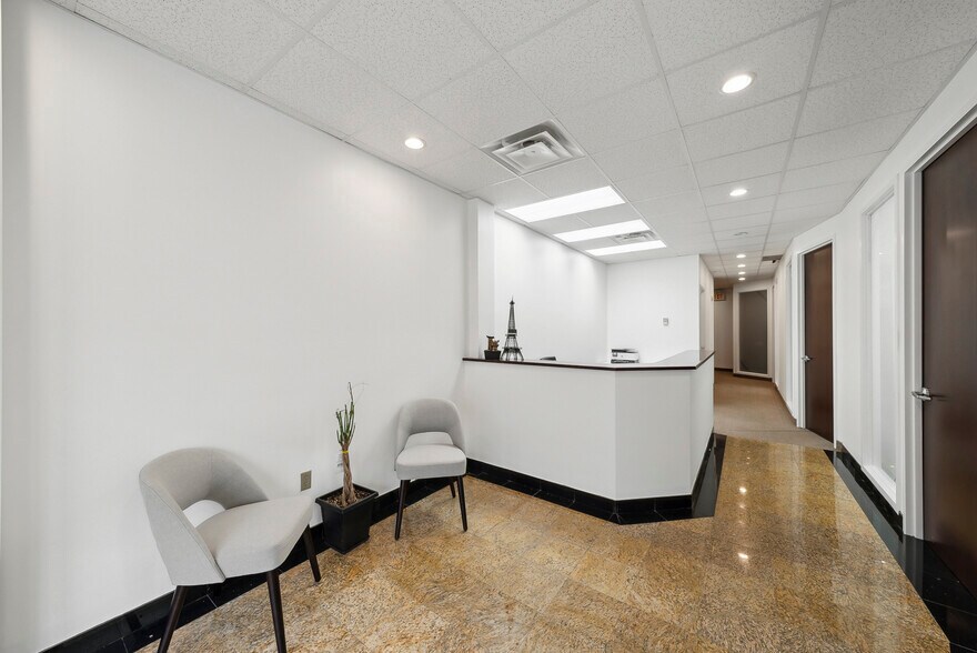 10 N George St, Brampton, ON à louer - Photo intérieure - Image 3 de 4