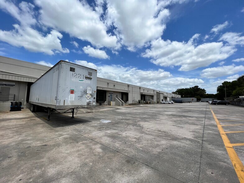 5002-5300 Region Ct, Lakeland, FL à louer - Photo du bâtiment - Image 3 de 4