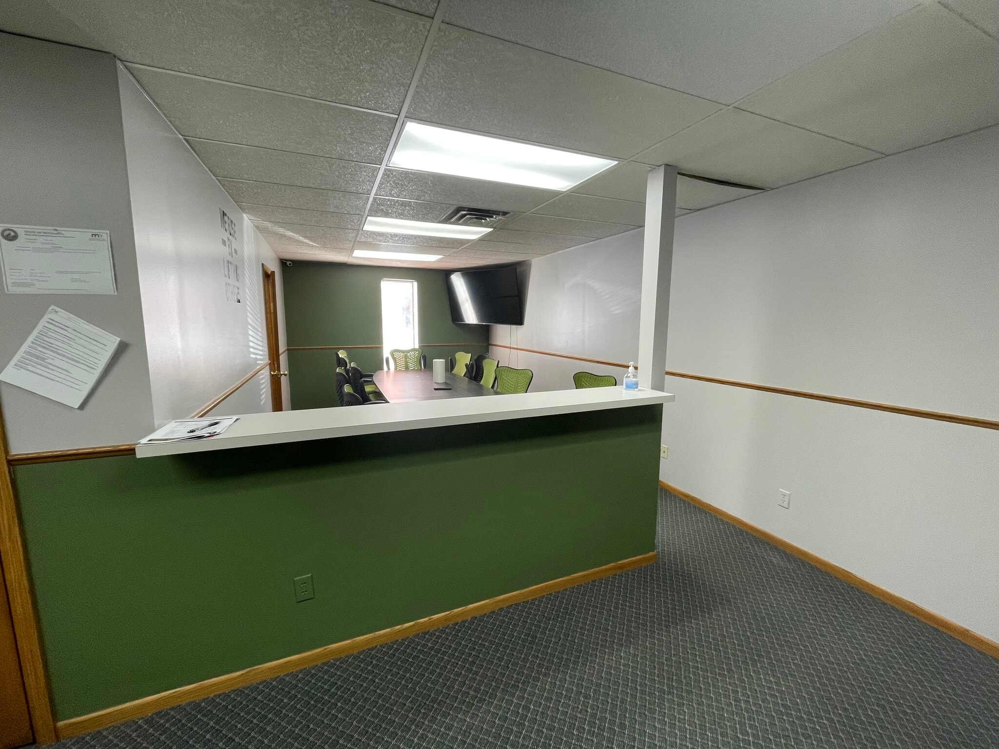 7671 Central Ave NE, Fridley, MN à louer Photo intérieure- Image 1 de 4