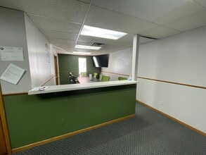 7671 Central Ave NE, Fridley, MN à louer Photo intérieure- Image 1 de 4