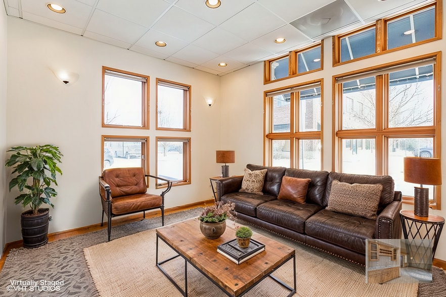 40W320 Lafox Rd, St Charles, IL for sale - Interior Photo - Image 2 of 24