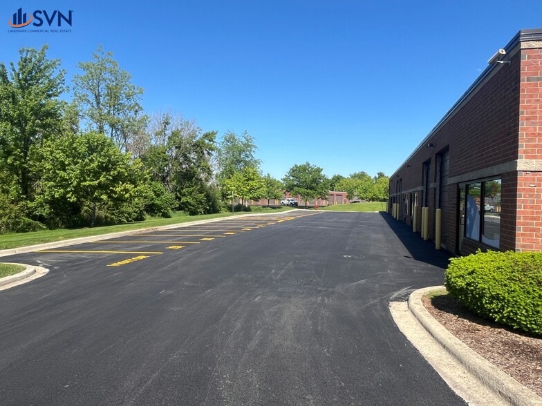707 Colomba Ct, St Charles, IL à louer - Photo du bâtiment - Image 3 de 7