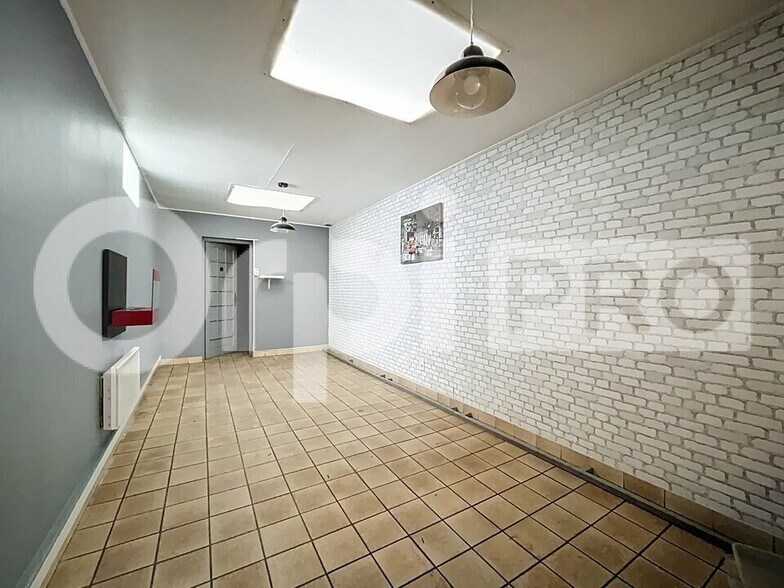 Retail in Hermes for sale - Interior Photo - Image 2 of 8