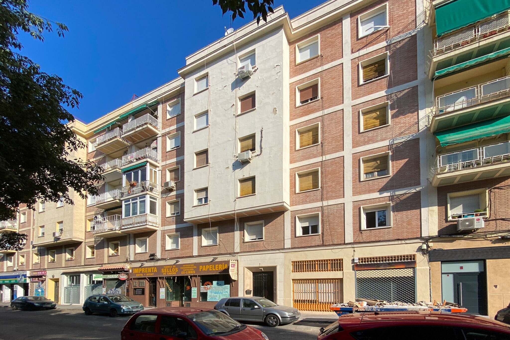 Calle de la Virgen de Nuria, Madrid, Madrid à louer Photo de construction- Image 1 de 2