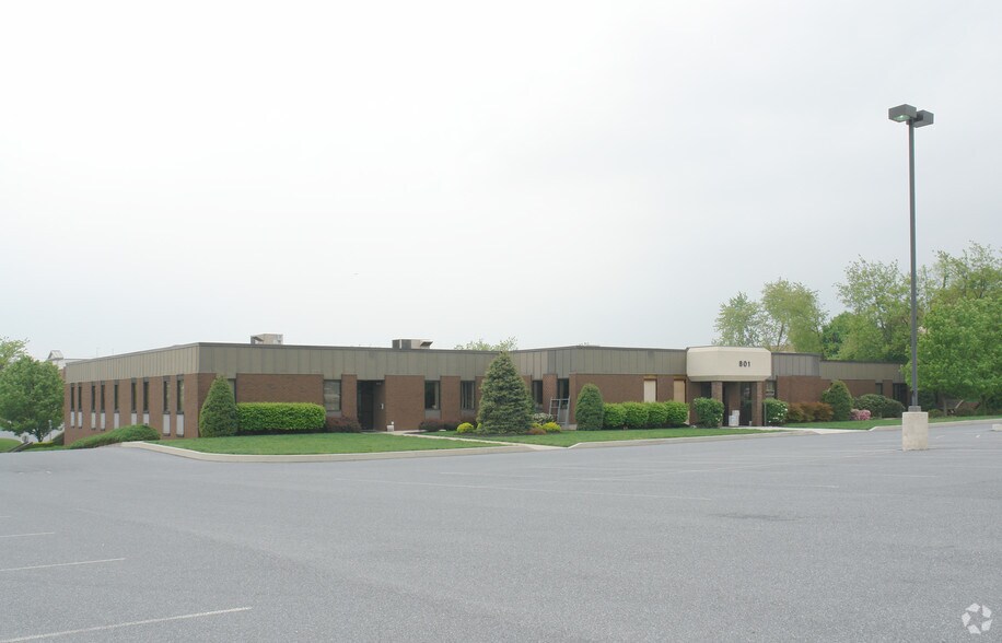 801 E Park Dr, Harrisburg, PA à louer - Photo du bâtiment - Image 2 de 4