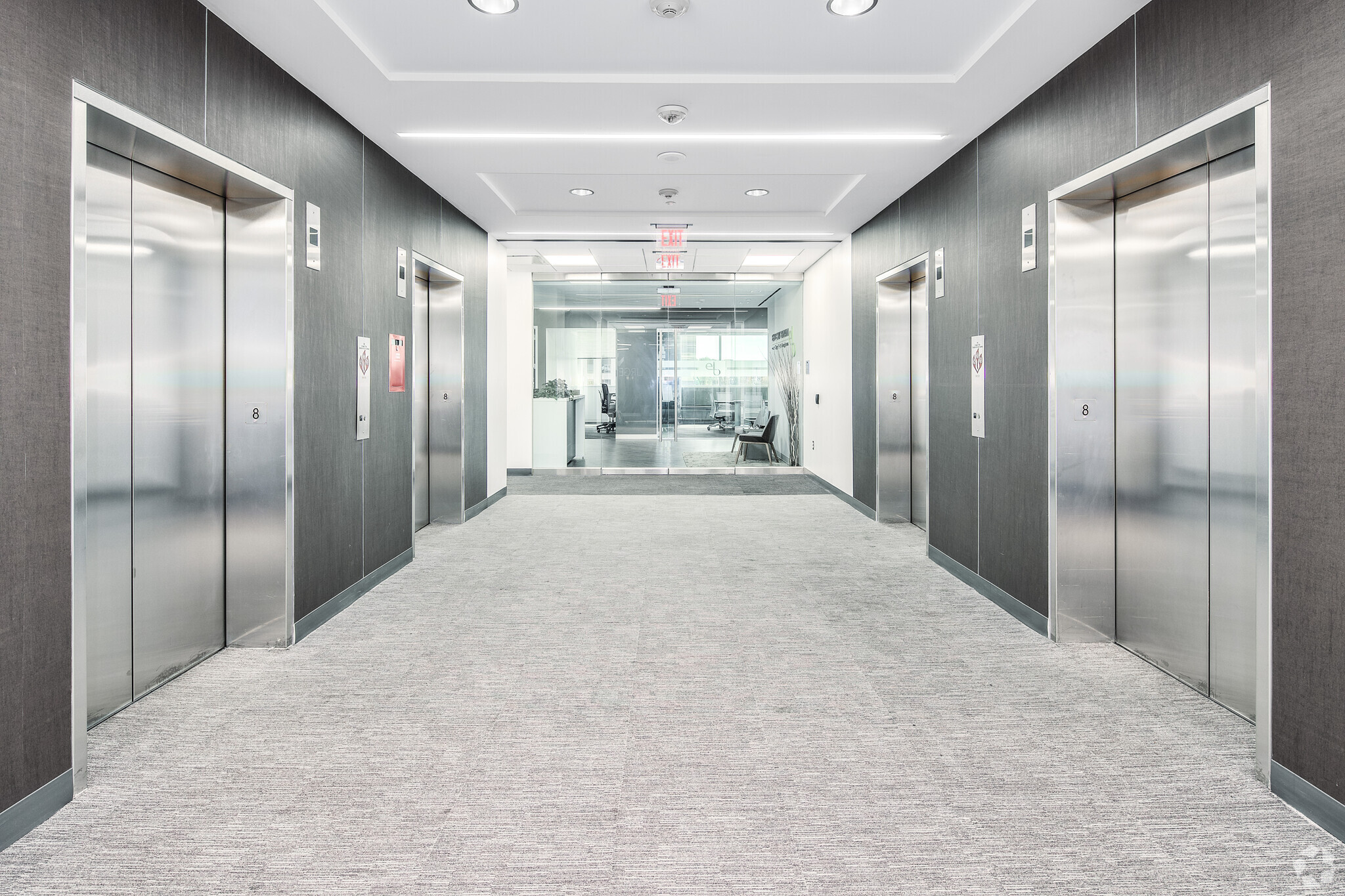 8609 Westwood Center Dr, Vienna, VA for lease Interior Photo- Image 1 of 6