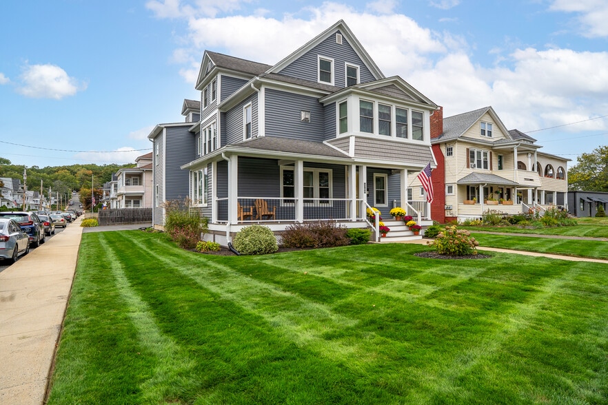 1707 Northampton St, Holyoke, MA for sale - Primary Photo - Image 1 of 12