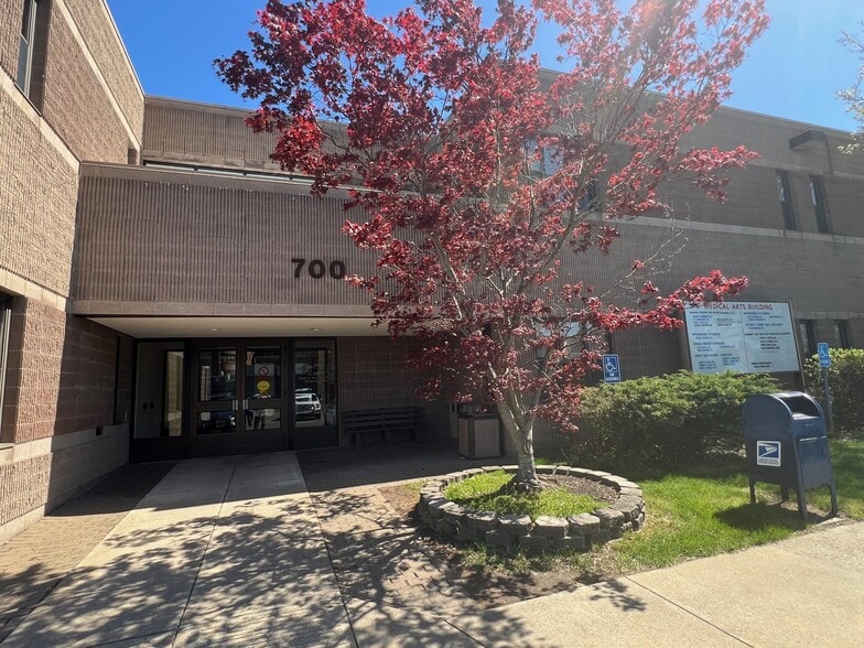 700 Mcclellan St, Schenectady, NY à louer - Photo du bâtiment - Image 2 de 6