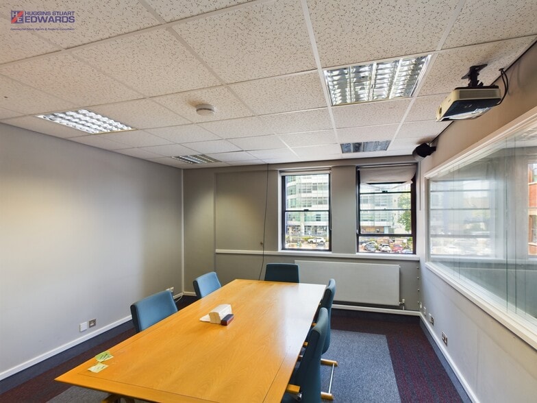 119 High St, Croydon for lease - Interior Photo - Image 3 of 4