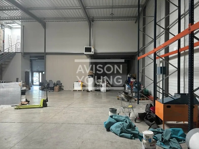 Flex in Aulnay-sous-Bois for lease - Interior Photo - Image 3 of 5