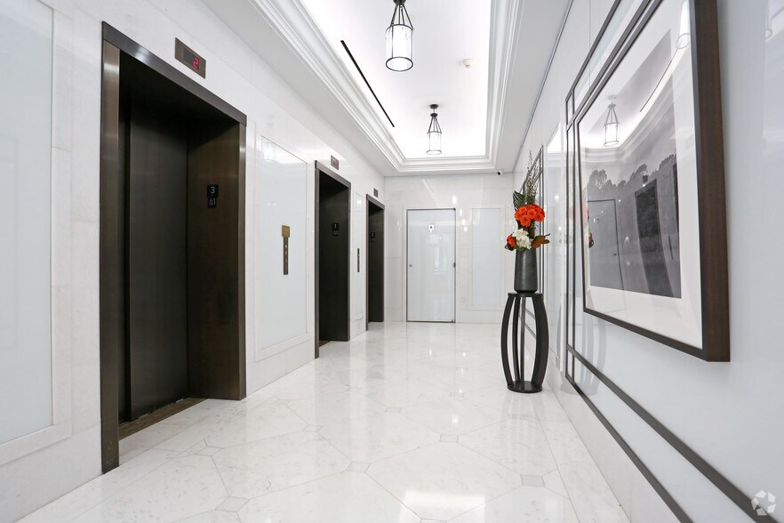 145 E 57th St, New York, NY à louer - Hall d’entrée - Image 3 de 4