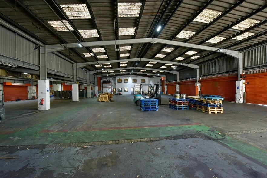 204 Grimshaw Ln, Manchester à vendre - Photo du bâtiment - Image 2 de 4