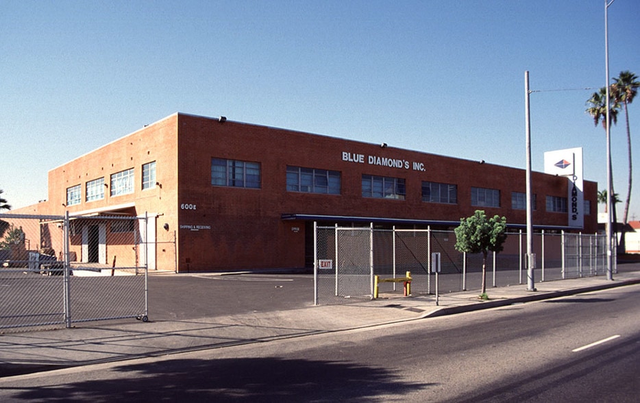 600 E Washington Blvd, Los Angeles, CA for lease - Building Photo - Image 2 of 8