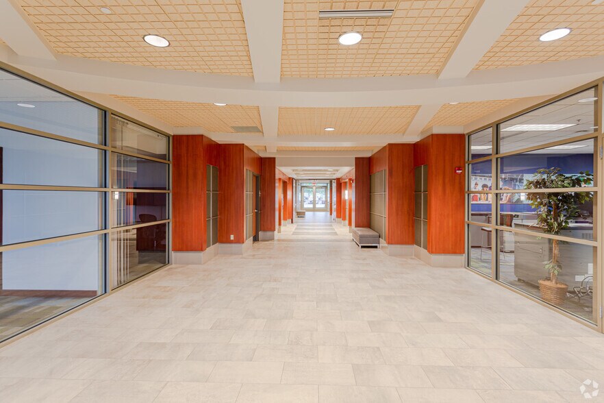 5133 W Terrace Dr, Madison, WI à louer - Photo du bâtiment - Image 2 de 5